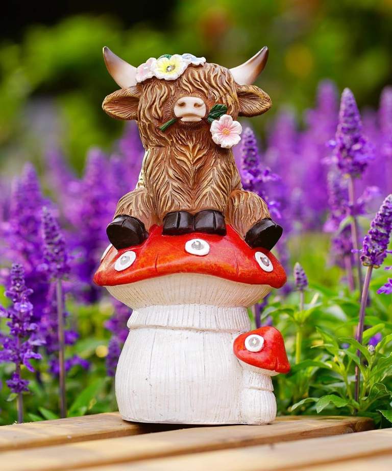 Yeomoo Funny Highland Cow Solar Garden Statue - Outdoor Mushroom Decor & Gift