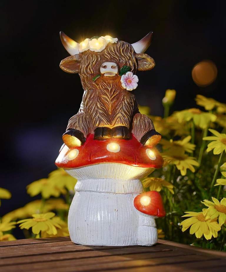 Yeomoo Funny Highland Cow Solar Garden Statue - Outdoor Mushroom Decor & Gift